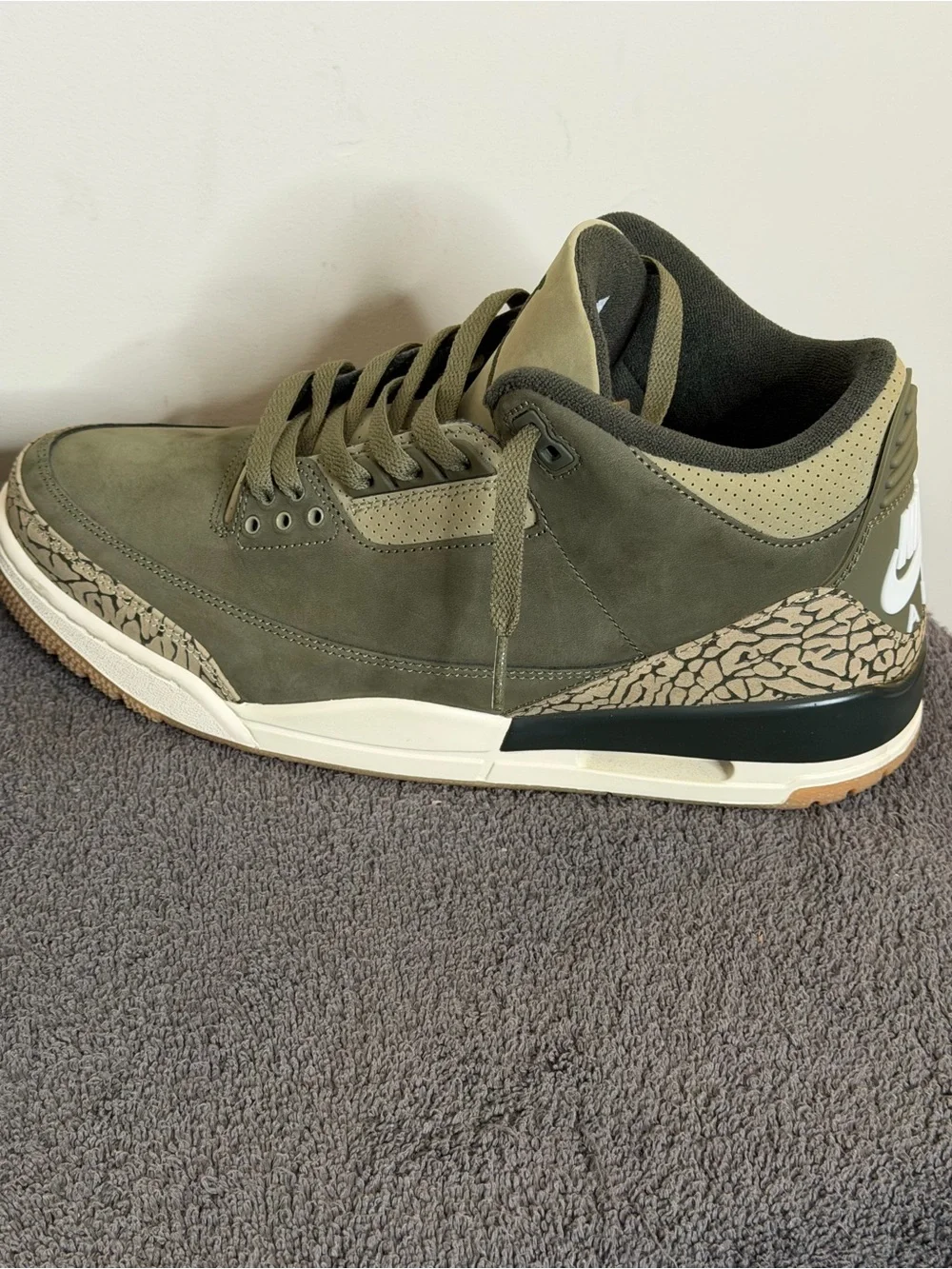 Air Jordan 3 Retro “Family Affair” Medium Olive men’s size 11
